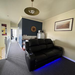 Studio Unit 6A